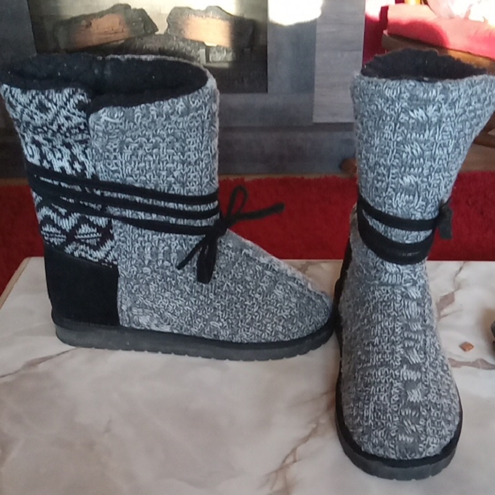 Muk Luks Women's Knit Boots - Black and Gray